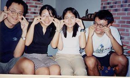 2000 (14).jpg - Jun 14, 2000 迎新送舊活動(老師家中聚餐) [Lab newcomer welcome party (Prof. Shiau's house)]-6