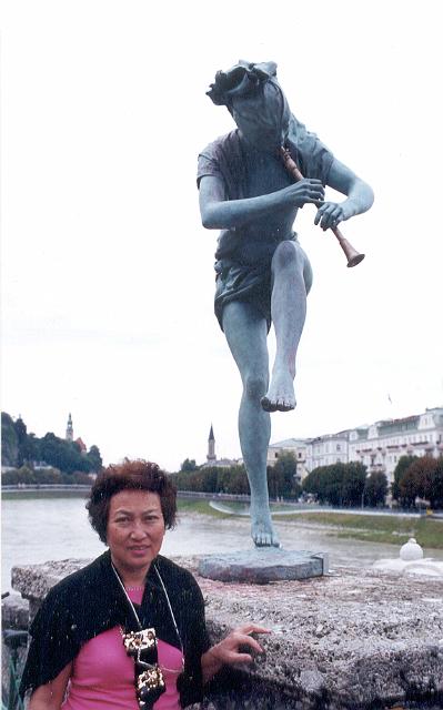 28.jpg - Aug 23-Sep 2, 2001 第17屆國際營養大會(17th ICN)會後莎爾斯堡行 (莎爾斯堡 奧地利) [Trip to Salzburg (Salzburg, Republic of Austria)]-13