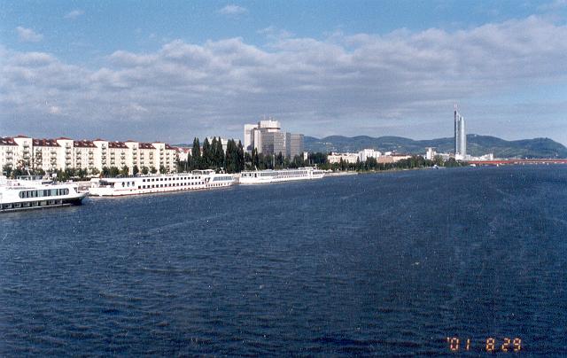 46jpg.jpg - Aug 23-Sep 2, 2001 第17屆國際營養大會(17th ICN) (奧地利 維也納) [17th ICN (Vienna, Republic of Austria)]-15