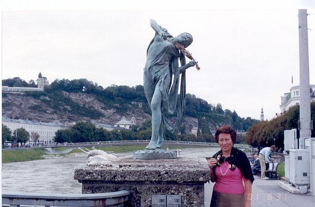 48jpg.jpg - Aug 23-Sep 2, 2001 第17屆國際營養大會(17th ICN)會後莎爾斯堡行 (莎爾斯堡 奧地利) [Trip to Salzburg (Salzburg, Republic of Austria)]-16