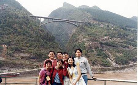 2001 (13).jpg - Sep 16-24, 2001 第4屆世界華人魚蝦營養學術研討會(4th SWCSNFFS)會後長江三峽遊(中國大陸，湖北) [Trip to Three Gorges, Hubei, China]-11