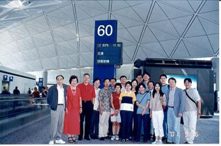 2001 (30).jpg - Sep 16-24, 2001 第4屆世界華人魚蝦營養學術研討會(The fourth Symposium of World's Chinese Scientists on Nutrition and Feeding of Finfish and Shellfish, 4th SWCSNFFS)(中國大陸，湖北武漢大學) [4th SWCSNFFS, Hubei, China]-1