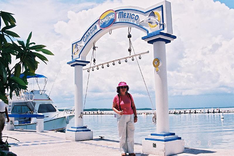 F1060015.JPG.JPG - Aug 28-Sep 9, 2002 墨西哥坎昆(Cancun) (WAS Board Meeting & AguaMar Conference)-15