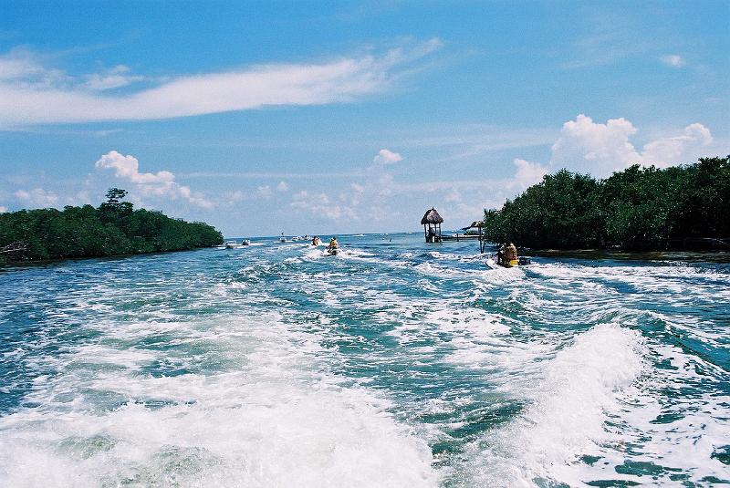 F1060022.JPG.JPG - Aug 28-Sep 9, 2002 墨西哥坎昆(Cancun) (WAS Board Meeting & AguaMar Conference)-18