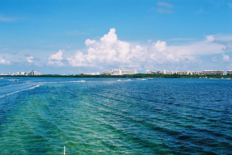 F1060025.JPG.JPG - Aug 28-Sep 9, 2002 墨西哥坎昆(Cancun) (WAS Board Meeting & AguaMar Conference)-20