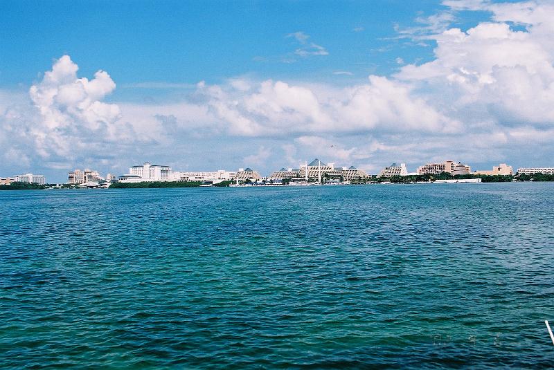 F1060028.JPG.JPG - Aug 28-Sep 9, 2002 墨西哥坎昆(Cancun) (WAS Board Meeting & AguaMar Conference)-22