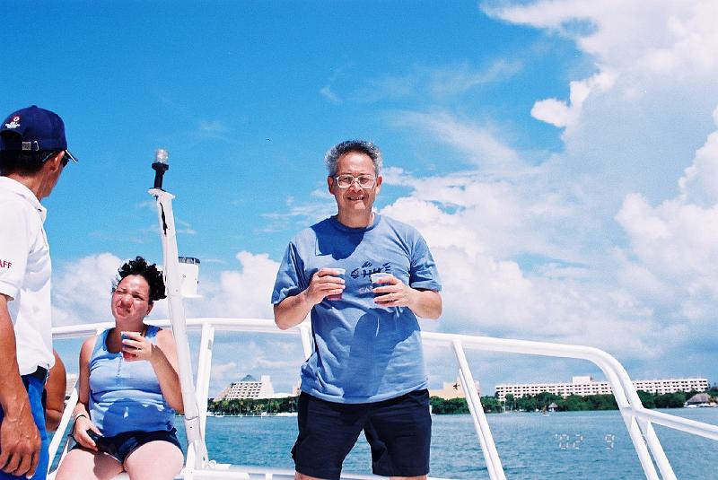 F1060030.JPG.JPG - Aug 28-Sep 9, 2002 墨西哥坎昆(Cancun) (WAS Board Meeting & AguaMar Conference)-24