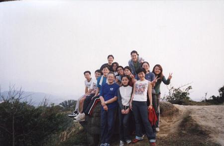 2002 (30).jpg - Jan 10, 2002 老師生日慶生會(漫步龍崗步道) [Birthday Party for Prof. Shi-Yen Shiau]-1