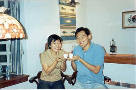 2002 (2).jpg - Jun 11, 2002 迎新送舊(老師家) [Lab newcomer welcome party (Prof. Shiau's house)]-2