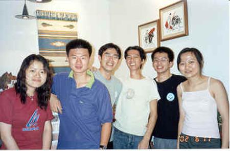 2002 (3).jpg - Jun 11, 2002 迎新送舊(老師家) [Lab newcomer welcome party (Prof. Shiau's house)]-4