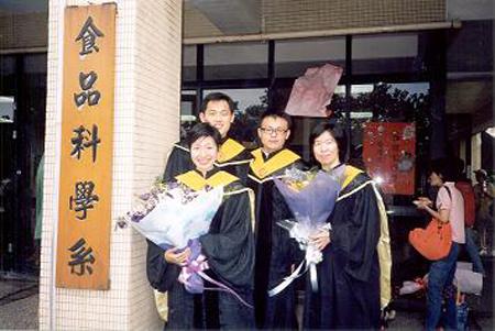 2002 (12).jpg - May 22, 2002 畢業典禮 [Graduation]-6