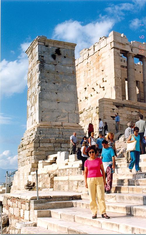 38(1).jpg - May 30-June 9, 2002 希臘 羅德島(Rhodes Island)，雅典 (10th ISNFF會前雅典行)-11