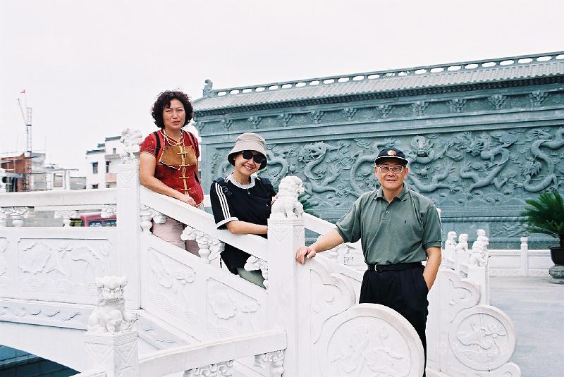 F1080002.JPG.JPG - Sep 14-21, 2002 安徽黃山 (2002年魚類學會青年學者學術研討會) (歙縣, 黟縣, 宏村, 西遞, 棠越牌坊, 屯溪, 翡翠谷)-15
