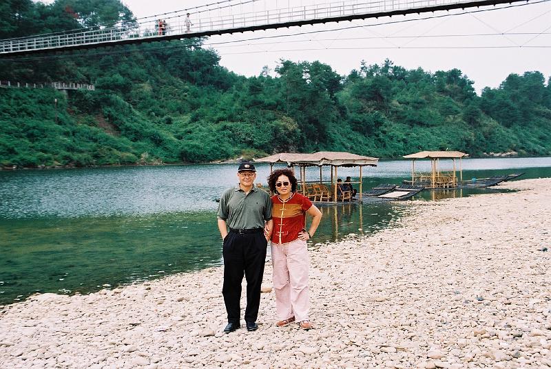 F1090028.JPG.JPG - Sep 14-21, 2002 安徽黃山 (2002年魚類學會青年學者學術研討會) (歙縣, 黟縣, 宏村, 西遞, 棠越牌坊, 屯溪, 翡翠谷)-33