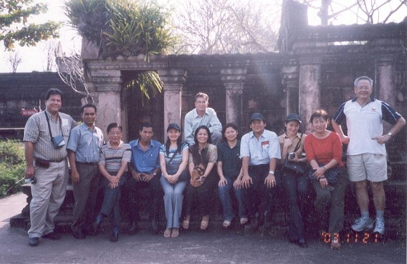 54.jpg - November 15-23, 2003  泰國 曼谷 (DSM-Roche, 9th Aquaculture Conference Asia Pacific)-21