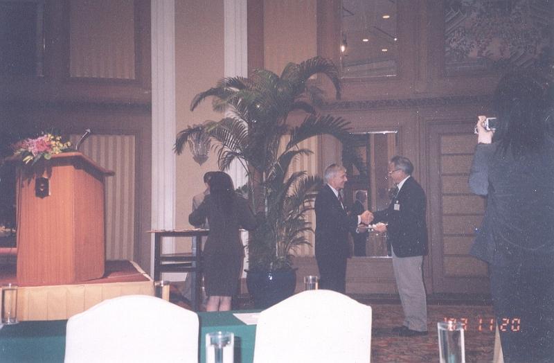59.jpg - November 15-23, 2003  泰國 曼谷 (DSM-Roche, 9th Aquaculture Conference Asia Pacific)-2