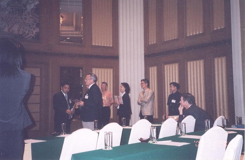 60.jpg - November 15-23, 2003  泰國 曼谷 (DSM-Roche, 9th Aquaculture Conference Asia Pacific)-3