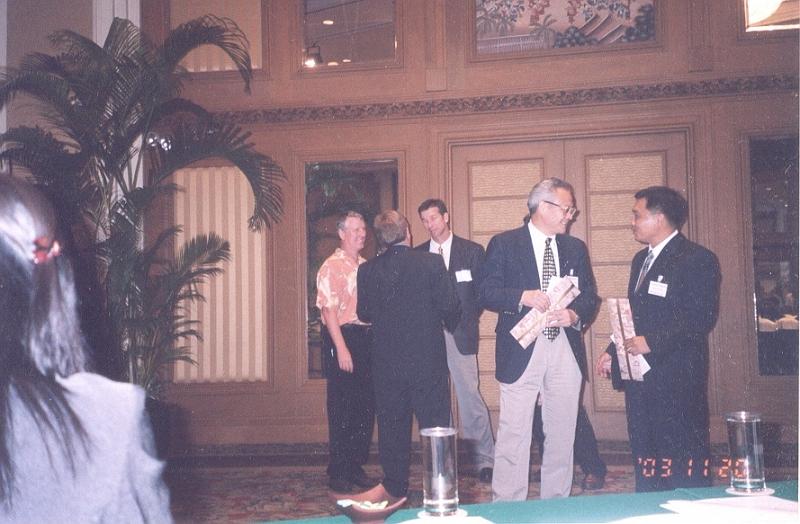 68.jpg - November 15-23, 2003  泰國 曼谷 (DSM-Roche, 9th Aquaculture Conference Asia Pacific)-8