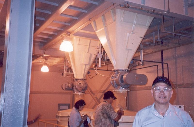 73.jpg - November 15-23, 2003  泰國 曼谷 (DSM-Roche, 9th Aquaculture Conference Asia Pacific)(參訪DSM-Roche工廠)-10