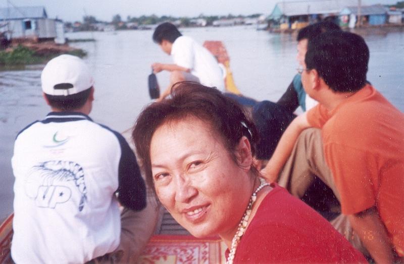 12.jpg - November 15-23, 2003  越南胡志明市 (統一(越南)公司演講訪問)-7