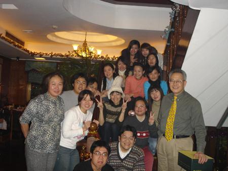 2005 (5).jpg - Jan 10, 2005 老師慶生會(基隆 橡屋餐廳) [Birthday Party for Prof. Shi-Yen Shiau]-1