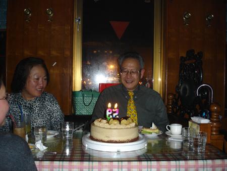 2005 (8).jpg - Jan 10, 2005 老師慶生會(基隆 橡屋餐廳) [Birthday Party for Prof. Shi-Yen Shiau]-4