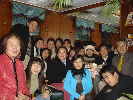 2005 (9).jpg - Jan 10, 2005 老師慶生會(基隆 橡屋餐廳) [Birthday Party for Prof. Shi-Yen Shiau]-5
