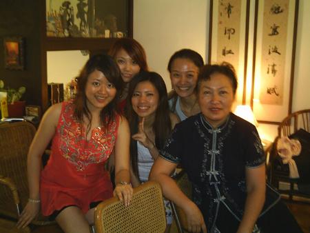2005 (26).jpg - Jun 28, 2005 迎新送舊(老師家) [Lab newcomer welcome party]-5