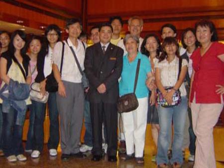 2006 (42).jpg - Aug 20, 2006 靜宜食營系基隆遊(老師家) [F&N faculty of Providence Univ. visit Prof. Shi-Yen Shiau's house (Keelung)]-1