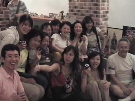 2006 (44).jpg - Aug 20, 2006 靜宜食營系基隆遊(老師家) [F&N faculty of Providence Univ. visit Prof. Shi-Yen Shiau's house (Keelung)]-3