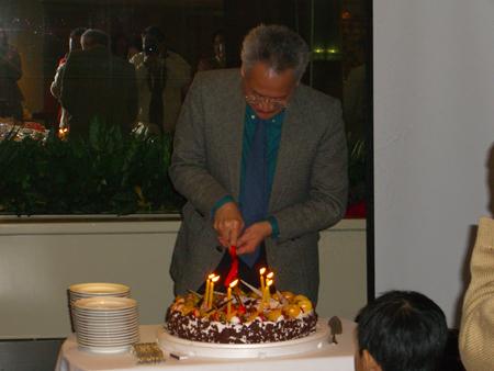 2006 (3).jpg - Jan 7, 2006 老師慶生會(凱薩餐廳) [Birthday Party for Prof. Shi-Yen Shiau]-1