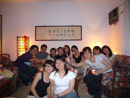 2006 (35).jpg - July 11, 2006  迎新送舊(老師家) [Lab newcomer welcome party]-10