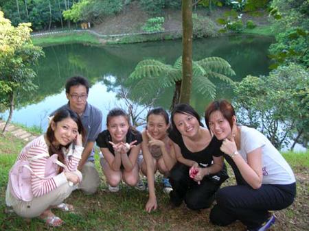 2006 (40).jpg - July 11, 2006  迎新送舊(學校後山) [Lab newcomer welcome party]-1
