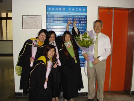 2006 (17).jpg - Jun 10, 2006 畢業典禮 [Graduation]-4