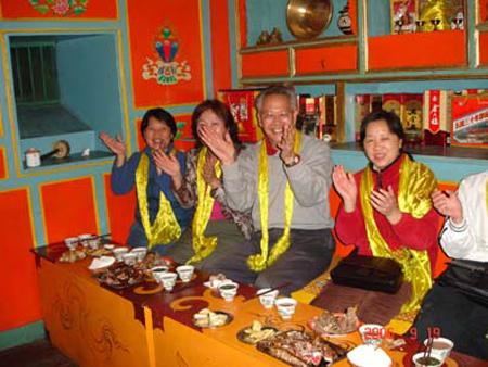 2006 (100).jpg - Sep 13~21, 2006 中科院水生所演講後四川九寨溝行(中國大陸，四川) [Trip to JiuZhaiGou, Sichuan, China]-23