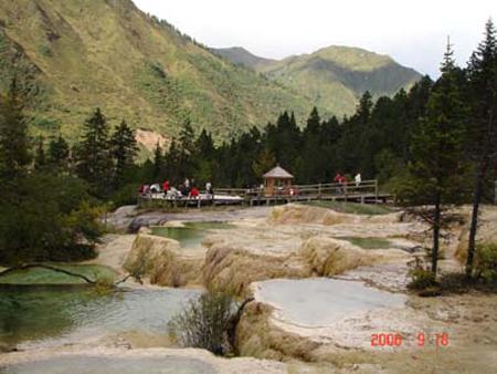 2006 (84).jpg - Sep 13~21, 2006 中科院水生所演講後四川九寨溝行(中國大陸，四川) [Trip to JiuZhaiGou, Sichuan, China]-7