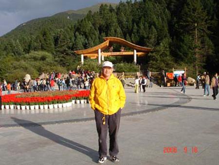2006 (86).jpg - Sep 13~21, 2006 中科院水生所演講後四川九寨溝行(中國大陸，四川) [Trip to JiuZhaiGou, Sichuan, China]-9