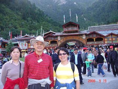 2006 (93).jpg - Sep 13~21, 2006 中科院水生所演講後四川九寨溝行(中國大陸，四川) [Trip to JiuZhaiGou, Sichuan, China]-16