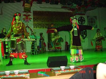 2006 (95).jpg - Sep 13~21, 2006 中科院水生所演講後四川九寨溝行(中國大陸，四川) [Trip to JiuZhaiGou, Sichuan, China]-18