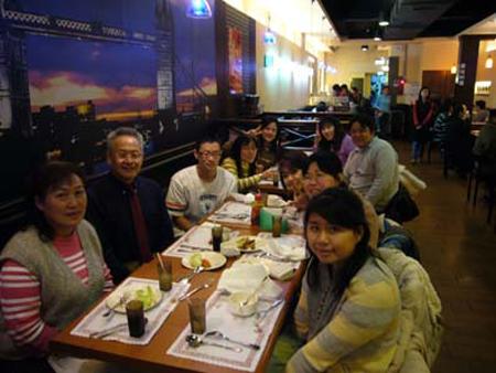 2007 (7).jpg - Jan 9, 2007 老師慶生會之我家牛排基隆店[Birthday party for Prof, Shi-Yen Shiau]-1