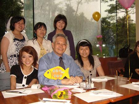 2007 (11).jpg - June 15, 2007 謝師宴[Teacher appreciation party]-2