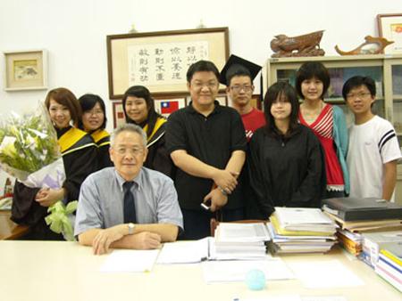2007 (20).jpg - June 16, 2007 畢業典禮 [Graduation]-4