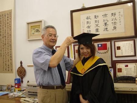 2007 (21).jpg - June 16, 2007 畢業典禮 [Graduation]-5
