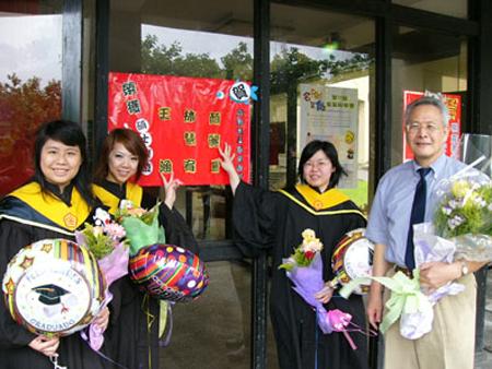 2007 (23).jpg - June 16, 2007 畢業典禮 [Graduation]-7