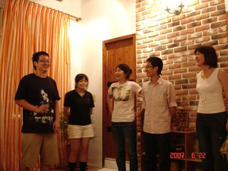 2007 (29).jpg - June 22, 2007 迎新送舊(老師家) [Lab newcomer welcome party]-5