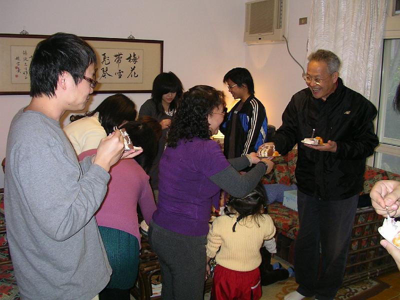 2008 (12).JPG - Jan 5, 2008 老師慶生會(老師家) [Birthday party for Prof, Shi-Yen Shiau]-4