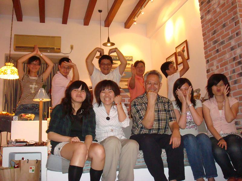 2008 (74).JPG - June 17, 2008 迎新送舊 [Lab newcomer welcome party]-4
