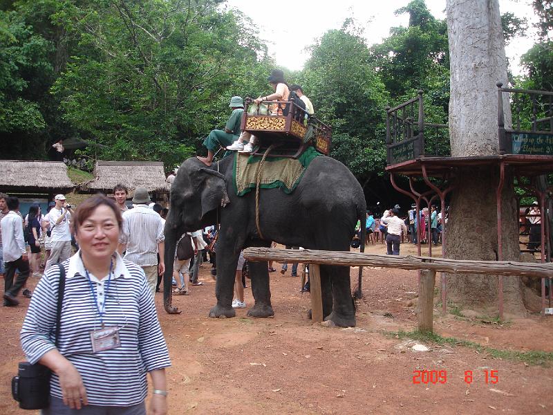 DSC08496.JPG - Aug 14-18, 2009 柬埔寨吳哥窟(小吳哥旁巴肯山) [Angkor Wat, Cambodia]-15