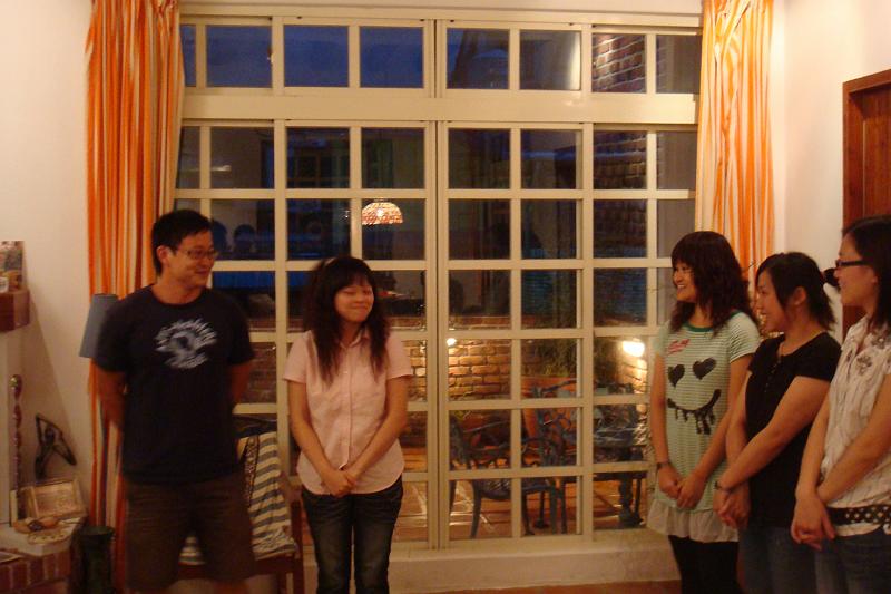 2009 (73).JPG - July 13, 2009 迎新送舊(老師家) [newcomer welcome party]-1