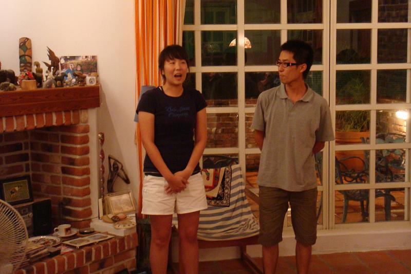 2009 (74).JPG - July 13, 2009 迎新送舊(老師家) [newcomer welcome party]-2